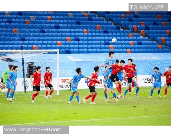 U18黑山队与匈牙利队激战正酣青少年足球赛精彩对决引人关注